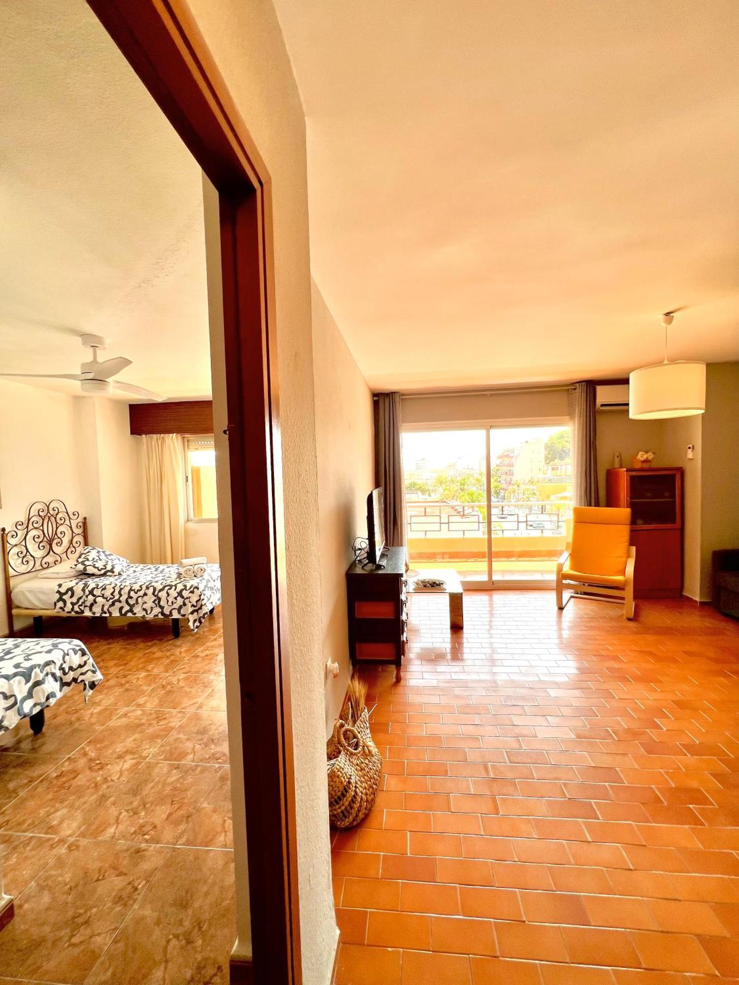 Апартаменти Torremolinos Carihuela Nucleo Cristal Екстер'єр фото